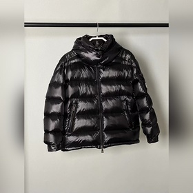 Moncler  Новые поступления  Moncle