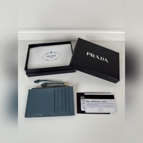 Кожаный держатель для карт PRADA с мас