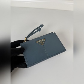 Кожаный держатель для карт PRADA с мас