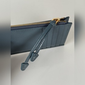 Кожаный держатель для карт PRADA с мас
