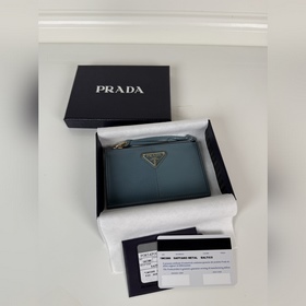 Кожаный держатель для карт PRADA с мас