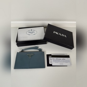 Кожаный держатель для карт PRADA с мас