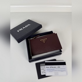 Кожаный держатель для карт PRADA бордо
