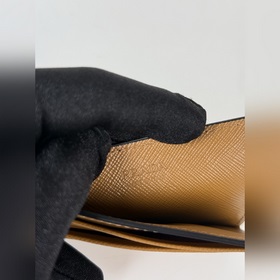 Мужской кожаный кошелек PRADA Crosshat