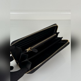 Кожаный кошелек PRADA с оленьим узором