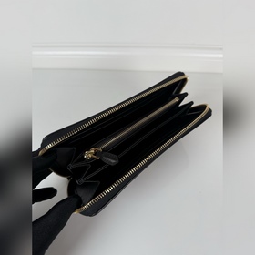 PRADA Нейлоновая ткань + кожа бычка, к