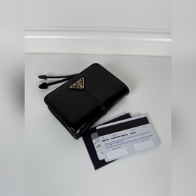 Кожаный кошелек PRADA из черной телячь