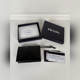 Короткий кошелек PRADA с застежкой-кно