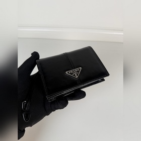 Короткий кошелек PRADA с застежкой-кно