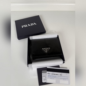Короткий кошелек PRADA с застежкой-кно