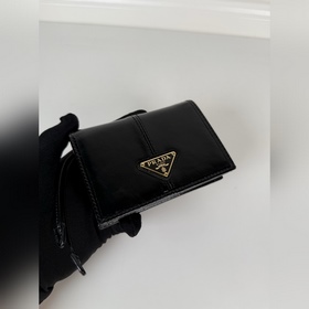 Короткий кошелек PRADA с застежкой-кно