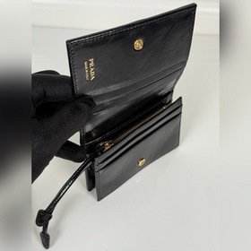 Короткий кошелек PRADA с застежкой-кно