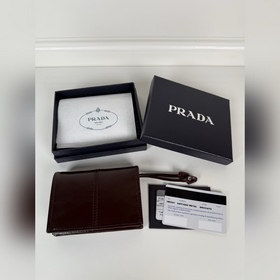 Короткий кошелек PRADA с застежкой-кно