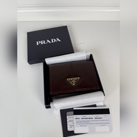 Короткий кошелек PRADA с застежкой-кно
