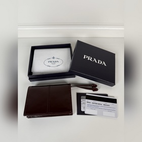 Короткий кошелек PRADA с застежкой-кно