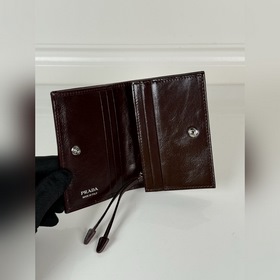 Короткий кошелек PRADA с застежкой-кно