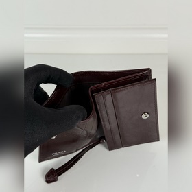 Короткий кошелек PRADA с застежкой-кно