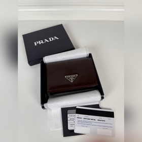 Короткий кошелек PRADA с застежкой-кно