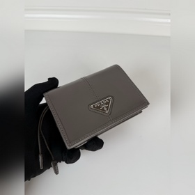 Короткий кошелек PRADA с застежкой-кно