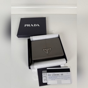 Короткий кошелек PRADA с застежкой-кно