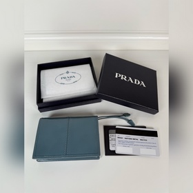 Короткий кошелек PRADA с застежкой-кно