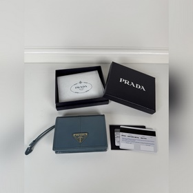 Короткий кошелек PRADA с застежкой-кно