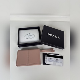 Короткий кошелек PRADA с застежкой-кно