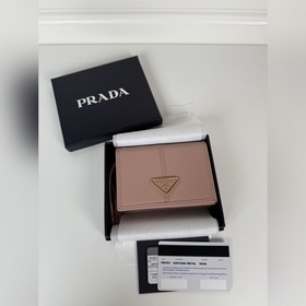 Короткий кошелек PRADA с застежкой-кно