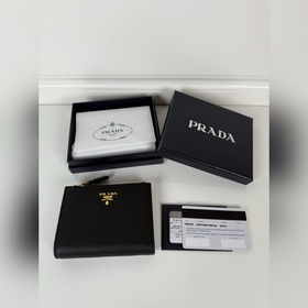 Универсальный короткий кошелек PRADA,