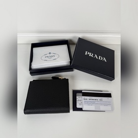 Универсальный короткий кошелек PRADA,