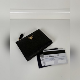 Универсальный короткий кошелек PRADA,