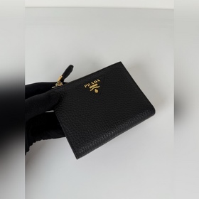 Универсальный короткий кошелек PRADA,