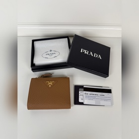 Универсальный короткий кошелек PRADA,