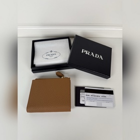 Универсальный короткий кошелек PRADA,