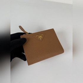 Универсальный короткий кошелек PRADA,