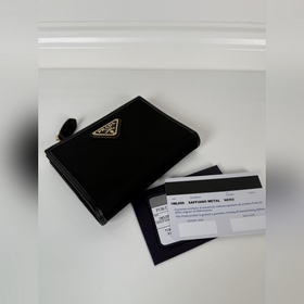 Универсальный компактный кошелек PRADA