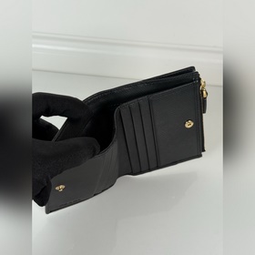 Универсальный компактный кошелек PRADA