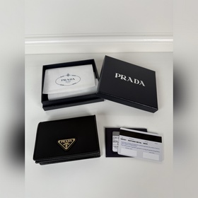 Короткий кошелек PRADA с застежкой-кно
