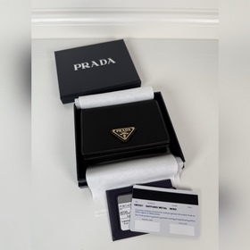 Короткий кошелек PRADA с застежкой-кно