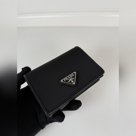 Короткий кошелек PRADA с застежкой-кно
