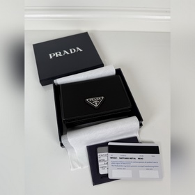 Короткий кошелек PRADA с застежкой-кно