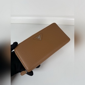Кожаный кошелек PRADA с оленьим узором