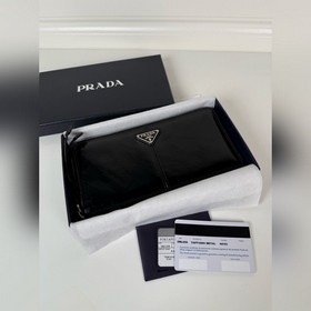 Мужской кошелек PRADA на молнии из чер