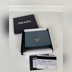 Короткий кошелек PRADA с застежкой-кно