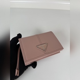 Короткий кошелек PRADA с застежкой-кно