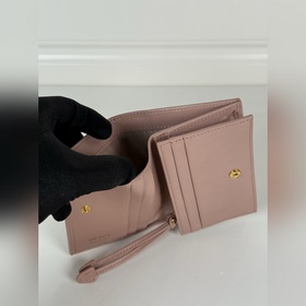 Короткий кошелек PRADA с застежкой-кно