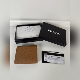 Женский короткий кожаный кошелек PRADA
