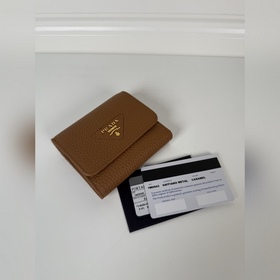 Женский короткий кожаный кошелек PRADA