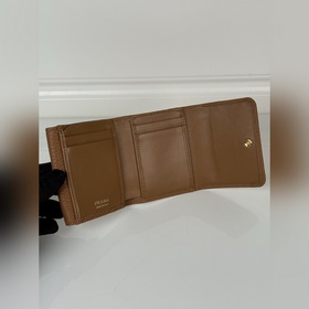 Женский короткий кожаный кошелек PRADA