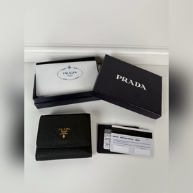 Женский короткий кожаный кошелек PRADA